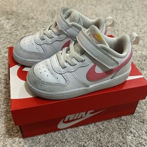 Gently used Toddler Nike Size 8c